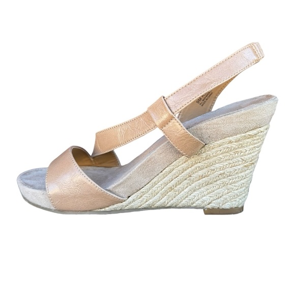 AEROSOLES  Women's Plush Baby Wedge Sandals Sz 9M Nude Faux Leather Slingback - Picture 2 of 10